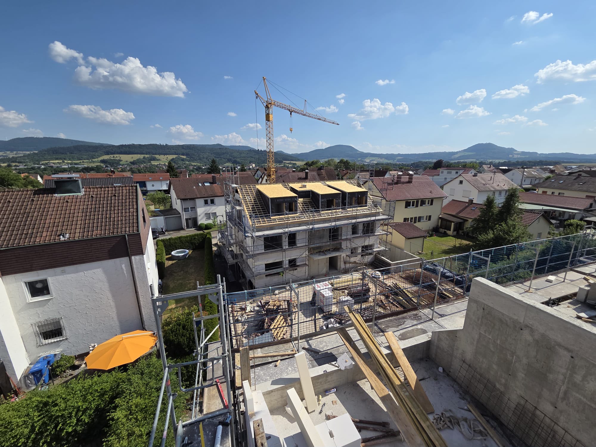 Baufortschritt Neubauprojekt Bettringen – Luftaufnahme mit Rohbau und Umgebung